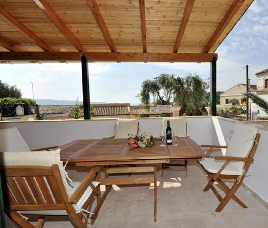 Votsalo Pool Apts *